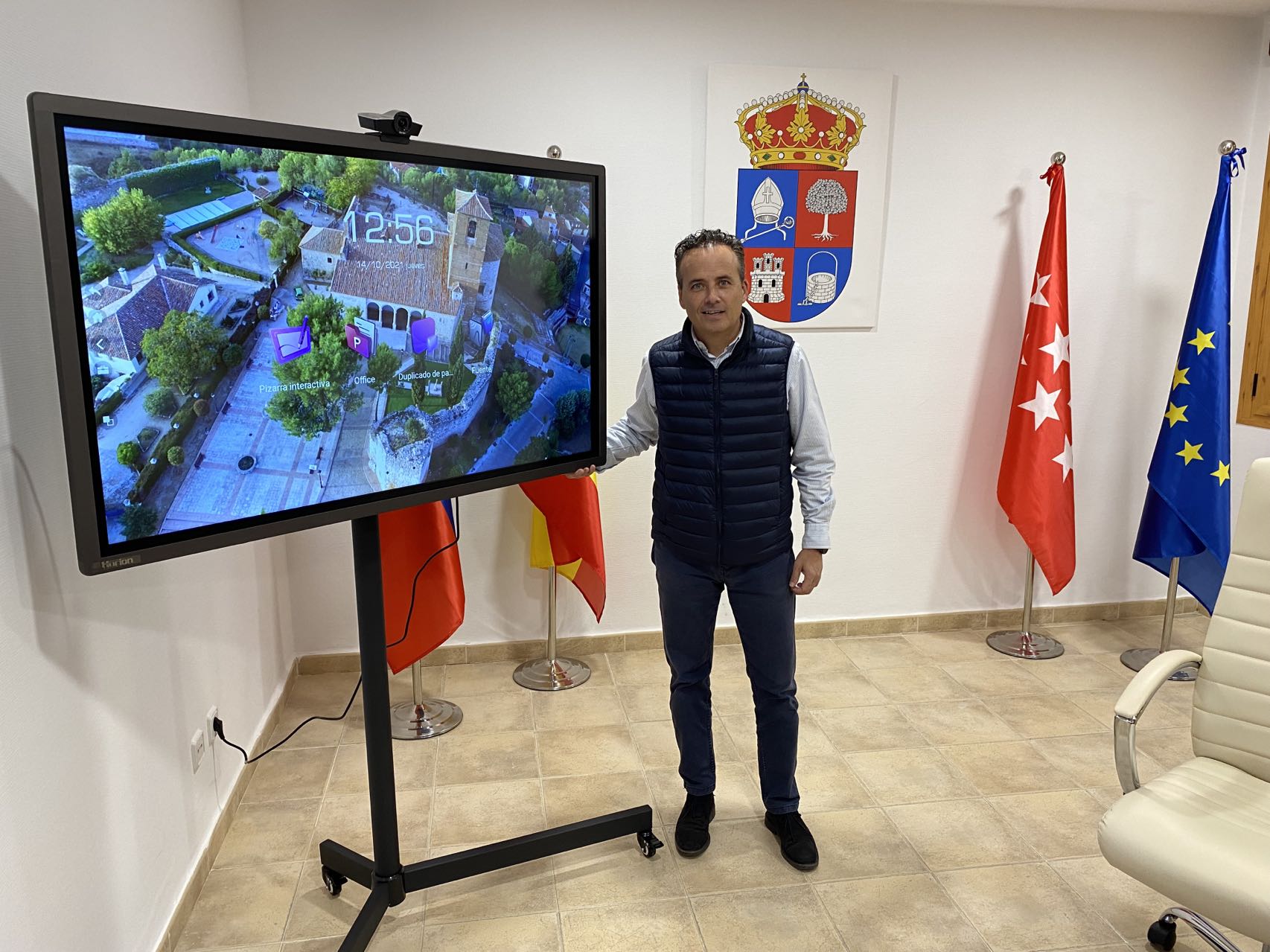 custom digital signage solutions for government