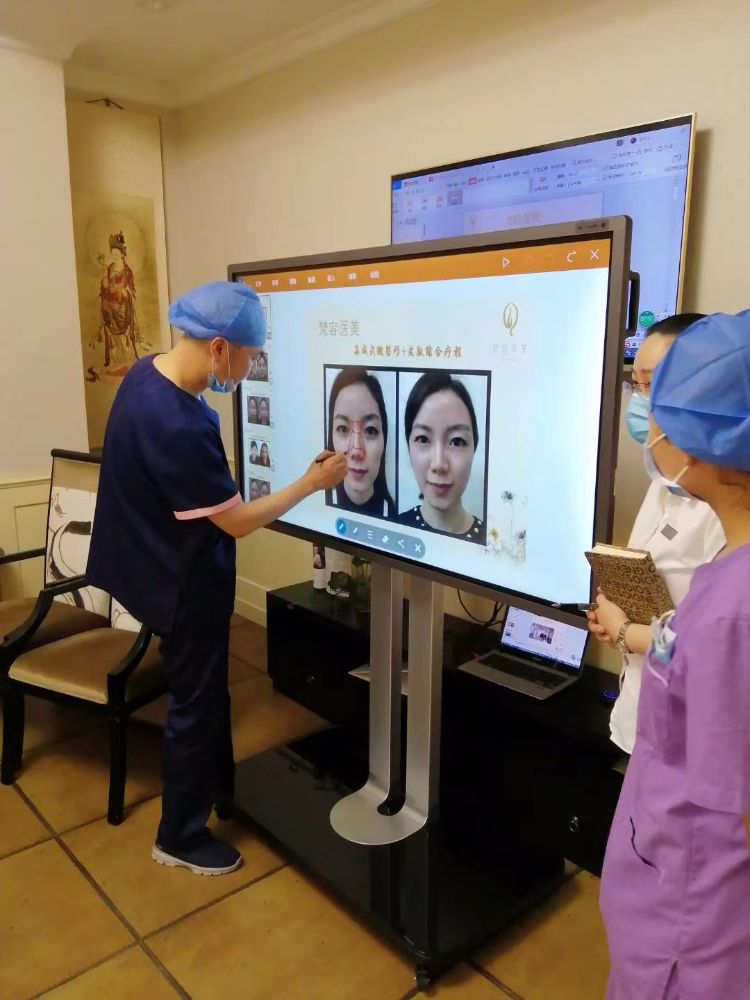 digital patient room whiteboard display